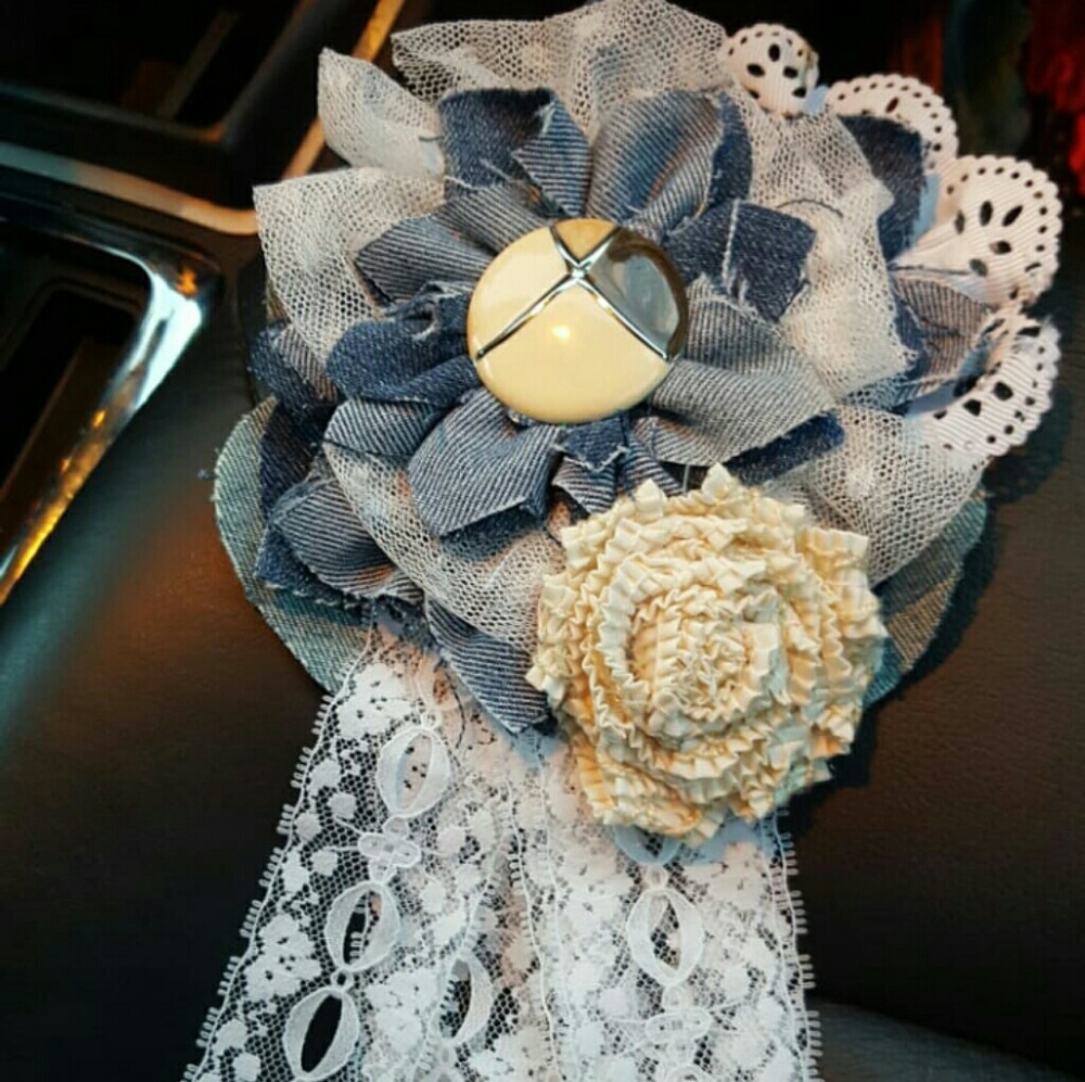 Flower accessories  $10-$30 depending on size, time, and materials used! 🌸